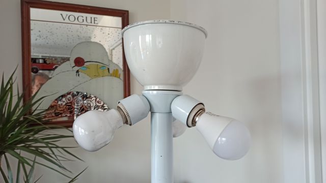 Lámpara vintage pie cromado y cerámica