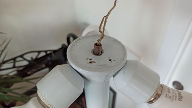 Lámpara vintage pie cromado y cerámica