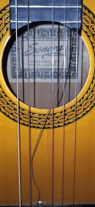 Guitarra Sonora c-36-c de segunda mano por 30 EUR en Madrid en WALLAPOP