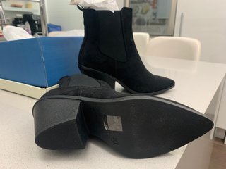 Botines cowboy Mary paz sin estrenar de segunda mano por 5 EUR en Campo  Real en WALLAPOP