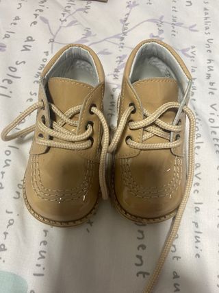 Botines charol bebé de segunda mano por 10 EUR en Madrid en WALLAPOP