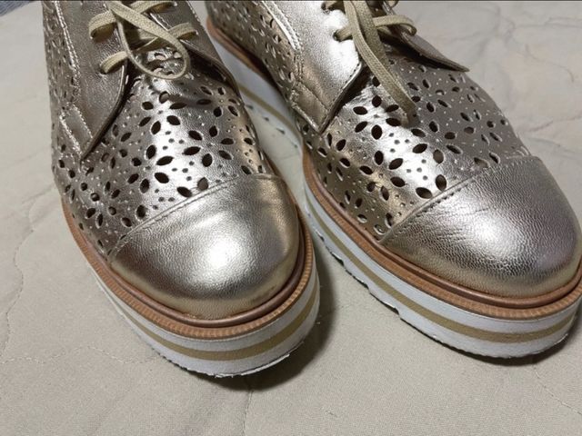 Zapatos dorados mujer