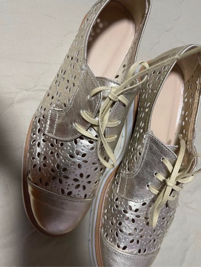 Zapatos dorados mujer