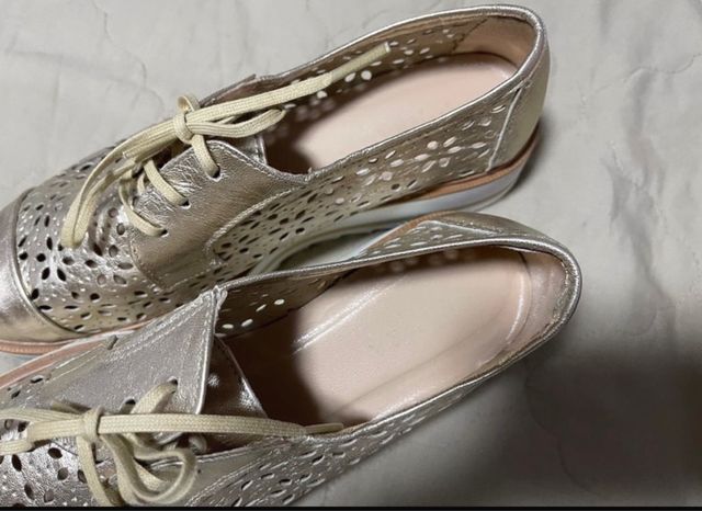 Zapatos dorados mujer