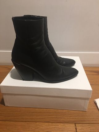 Bimba y Lola Cowboy leather ankle boots de segunda mano por 60 EUR en  Madrid en WALLAPOP