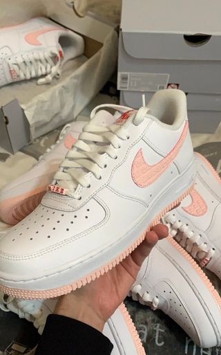 NIKE AIR FORCE SAN VALENTIN de segunda mano por 130 EUR en Valencia en  WALLAPOP
