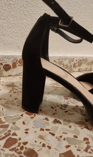 Tacones negros Marypaz de segunda mano por 12 EUR en Mutxamel en WALLAPOP