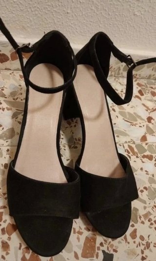 Tacones negros Marypaz de segunda mano por 12 EUR en Mutxamel en WALLAPOP