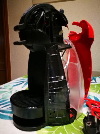 Cafetera Dolce Gusto PARA PIEZAS de segunda mano por 23 EUR en  L\\'Hospitalet de Llobregat en WALLAPOP