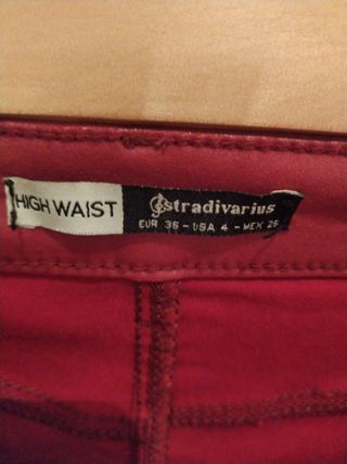 Pantalón encerado Stradivarius de segunda mano por 5 EUR en Valencia en  WALLAPOP