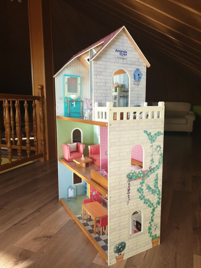 Casa de muñecas con completamentos