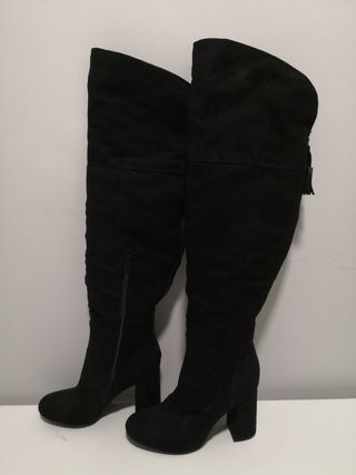 Botas altas mosqueteras Deichmann nuevas a estrena de segunda mano en  Alcobendas en WALLAPOP