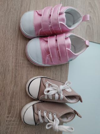 Zapatillas bebe de segunda mano por 2 EUR en Carcaixent en WALLAPOP