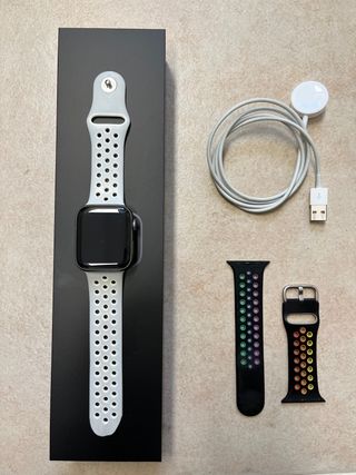 Apple Watch serie 5 GPS + Celular edición NIKE de segunda mano por 200 EUR  en Llinars del Vallès en WALLAPOP