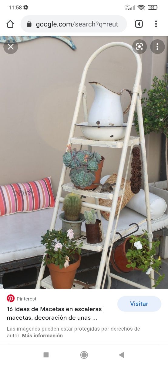 Escalera antigua de hierro de pintor.