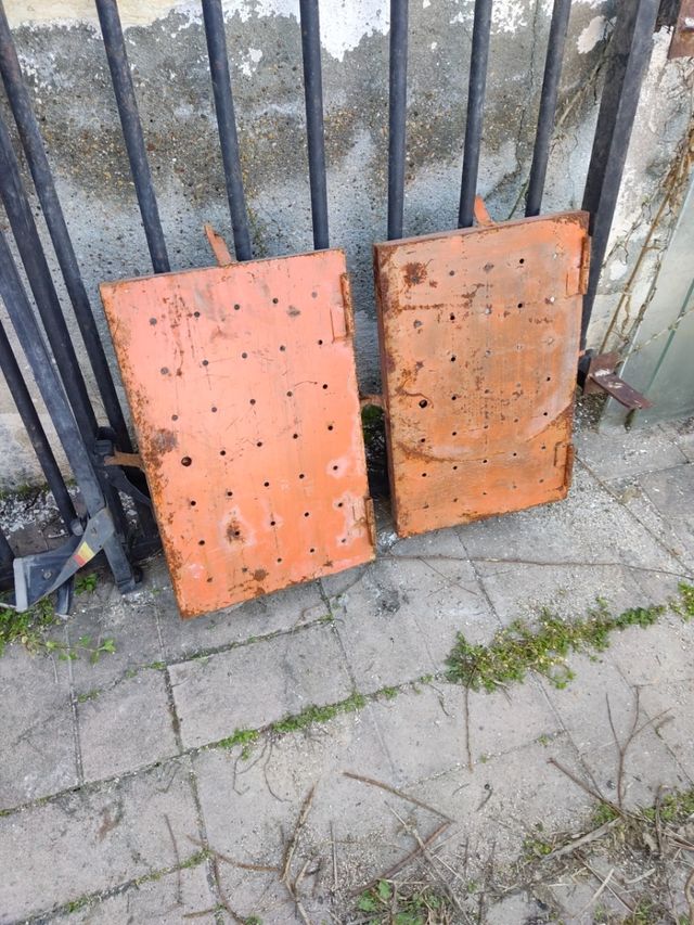 Trampillas de chapa y hierro