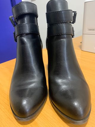 Botin hebillas negro stradivarius 37 de segunda mano por 8 EUR en Vilanova  de Lugo en WALLAPOP