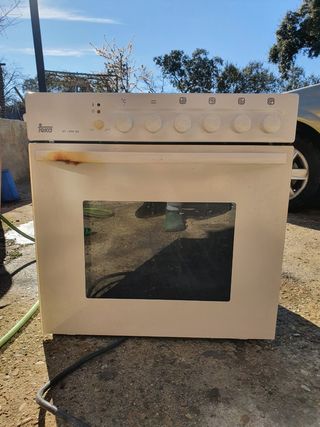 Horno y vitrocerámica Teka HT-490 ME de segunda mano por 60 EUR en Cotos de  Monterrey en WALLAPOP