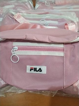 Bandoleras FILA de segunda mano por 10 EUR en Casarrubuelos en WALLAPOP