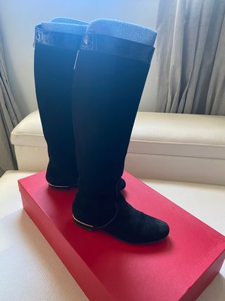 Botas carolina herrera de segunda mano por 180 EUR en Torrent en WALLAPOP