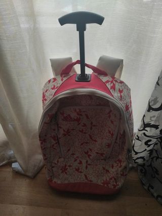 Mochila Adidas colegio de segunda mano por 8 EUR en Poligono Industrial  Alcobendas en WALLAPOP