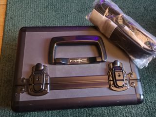 Mac Maletin Maquillaje Profesional a estrenar de segunda mano por 80 EUR en  Madrid en WALLAPOP