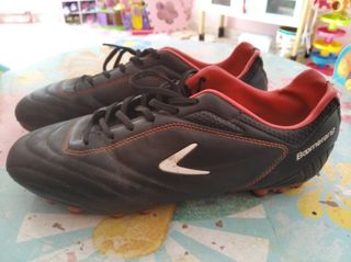 Botas de fútbol y espinilleras Adidas F50 Messi de segunda mano por 4 EUR  en La Línea de la Concepción en WALLAPOP