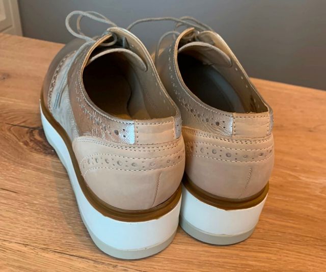 Preciosos zapatos Hush Puppies 40