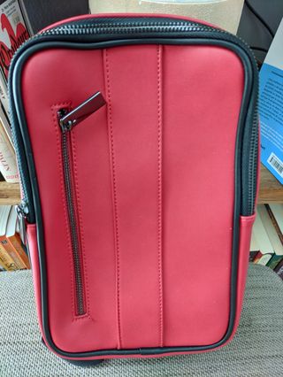 Bandolera roja de Zara unisex de segunda mano por 15 EUR en Carcaixent en  WALLAPOP