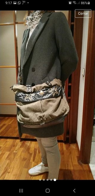 Bolso verde kaki grande y con tachuelas de segunda mano por 20 EUR en  Vitoria-Gasteiz en WALLAPOP