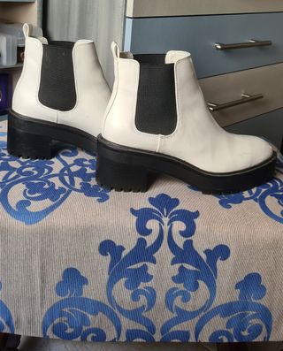 Botas mujer Pull\u0026amp;Bear de segunda mano por 10 EUR en San Juan de  Aznalfarache en WALLAPOP
