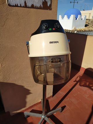 Secador de pie de peluquería vintage. de segunda mano por 95 EUR en  Sanlúcar de Barrameda en WALLAPOP