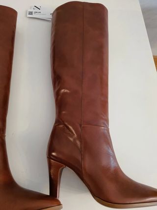 Bota piel tacón medio marrón camel Zara de segunda mano por 60 EUR en  Paracuellos de Jarama en WALLAPOP