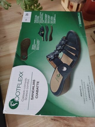 Sandalias mujer 39 de segunda mano por 5 EUR en Vélez-Málaga en WALLAPOP