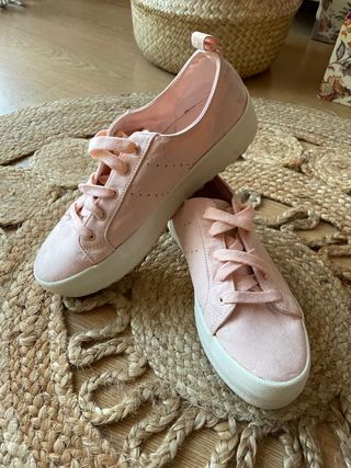 Invitada sin tacones? Es posible con estos zapatos cómodos y estilizadores  y este look tan especial | Mujer Hoy