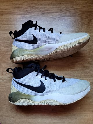 Zapatillas NIKE ZOOM REV. de segunda mano por 29 EUR en Móstoles en WALLAPOP