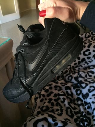 Zapatillas Nike air max 38 de segunda mano por 30 EUR en Sevilla en WALLAPOP