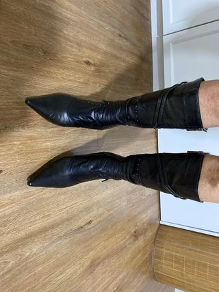Botas de tacón pequeño de XTI de segunda mano por 10 EUR en Santurtzi en  WALLAPOP