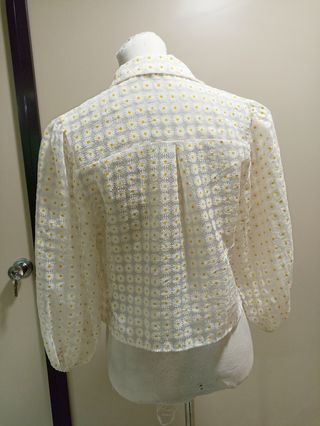 Camisa zara margaritas de segunda mano por 22 EUR en Oviedo en WALLAPOP