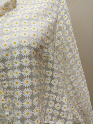 Camisa zara margaritas de segunda mano por 22 EUR en Oviedo en WALLAPOP