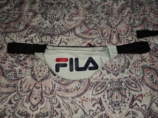 Riñonera , mariconera fila blanca de segunda mano por 8 EUR en Zaragoza en  WALLAPOP