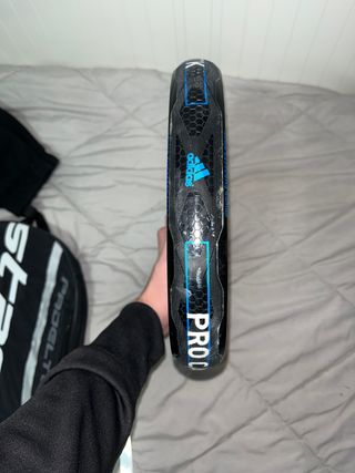 Pala de padel adidas pro carbon attk 1.9 de segunda mano por 65 EUR en  Málaga en WALLAPOP