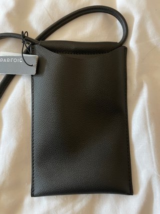 Porta-móvil Parfois de segunda mano por 7 EUR en Canet de Mar en WALLAPOP
