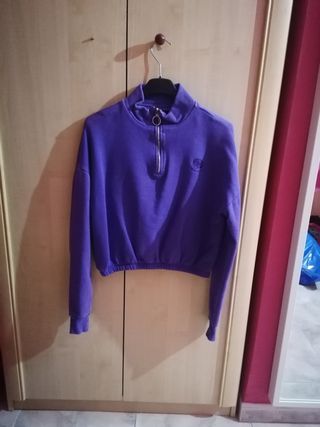 Sudadera Rosalía Pull and Bear de segunda mano por 6 EUR en Málaga en  WALLAPOP