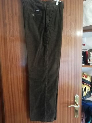 PANTALON DOCKERS PANA HOMBRE TALLA L de segunda mano por 55 EUR en Madrid  en WALLAPOP
