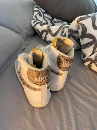 Nike blazer mid \\' 77 serpiente de segunda mano por 50 EUR en Valencia en  WALLAPOP