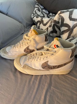 Nike blazer mid \\' 77 serpiente de segunda mano por 50 EUR en Valencia en  WALLAPOP