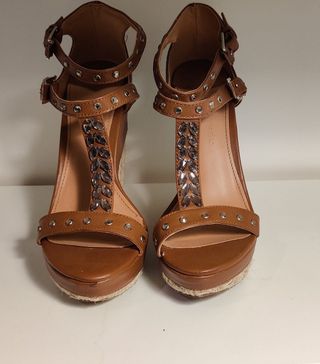 Cuña marrón Stradivarius talla 36 de segunda mano por 10 EUR en Móstoles en  WALLAPOP
