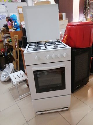 Cocina de gas butano con horno de segunda mano por 190 EUR en Rubí en  WALLAPOP