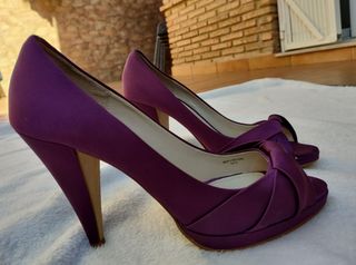 Zapatos Zara, color morado. Poco uso. Talla 38 de segunda mano por 18 EUR  en Torrent en WALLAPOP